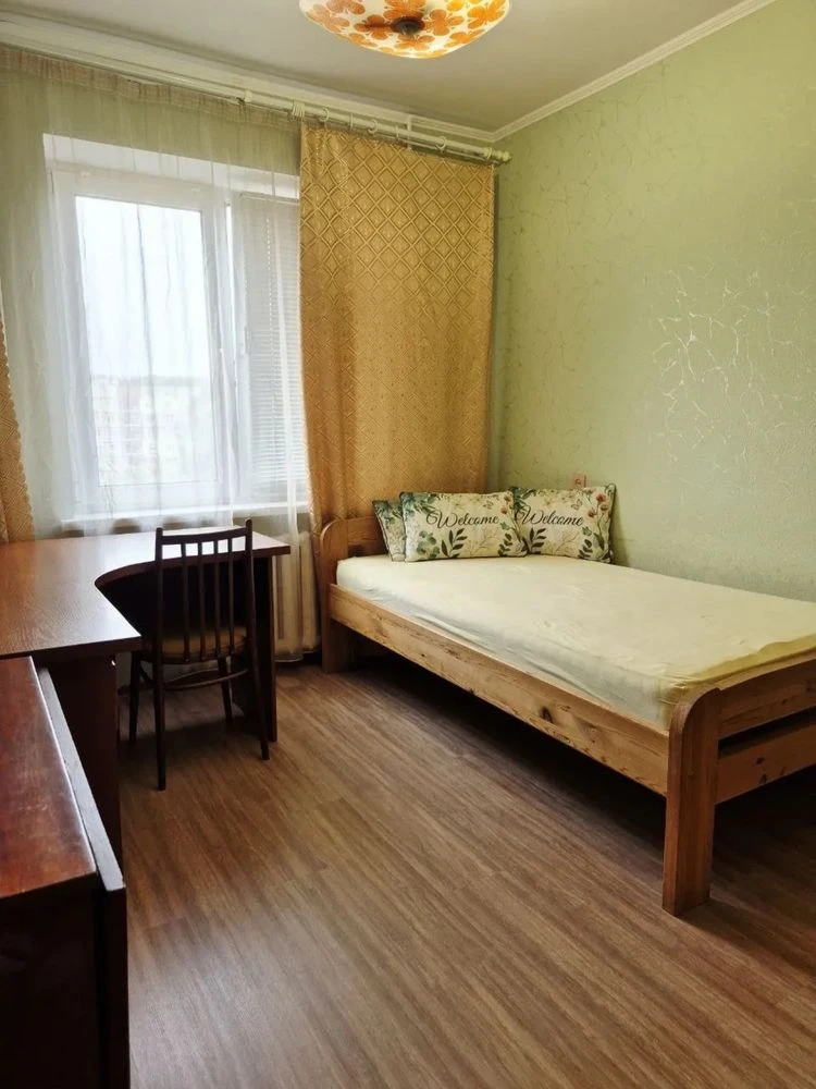 Продам 3-кімнатну квартиру на Перемозі-4