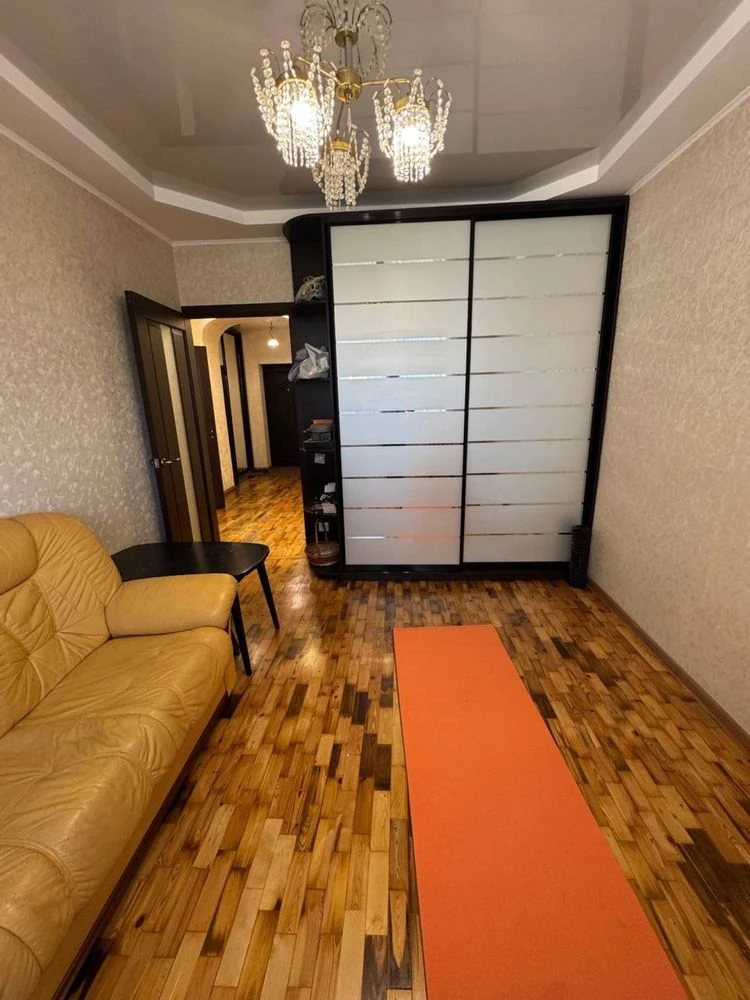 Продам 2-кімнатну квартиру на пр.Яворницького 45