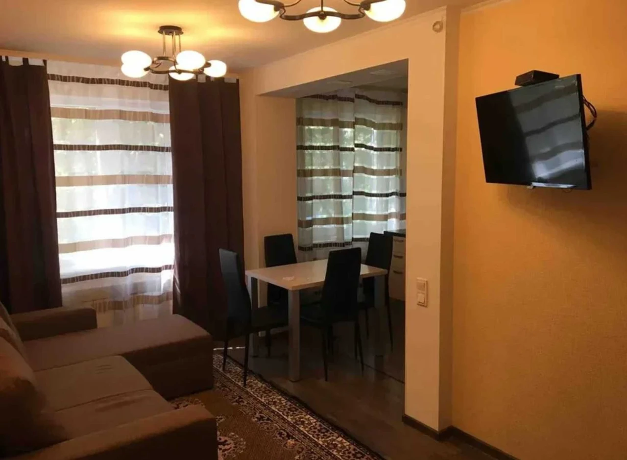 Продам 3к квартиру на Сонячному низький поверх