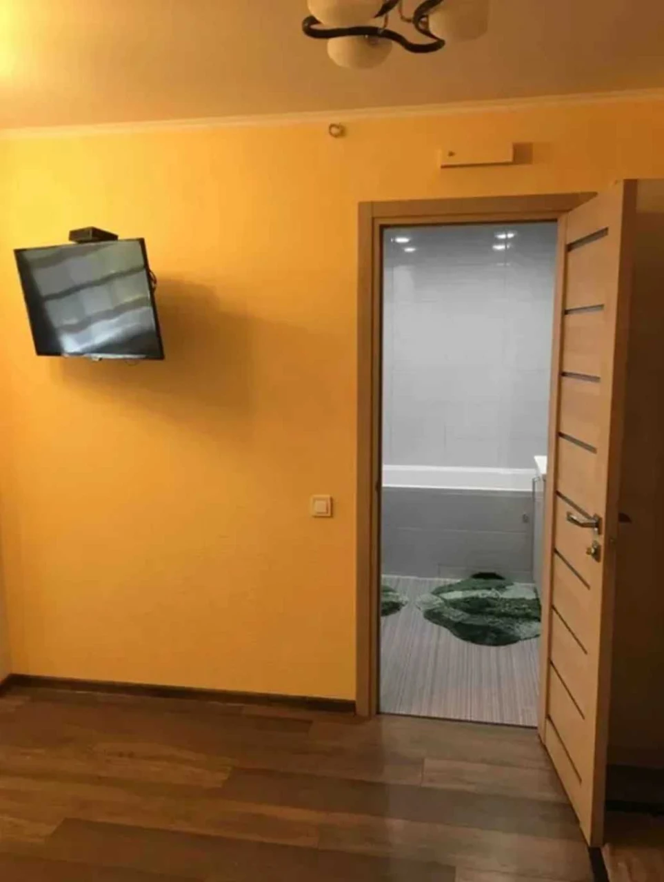 Продам 3к квартиру на Сонячному низький поверх