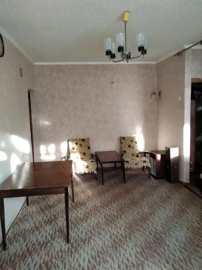Продам 3-комн квартиру в районе Петровского просп.