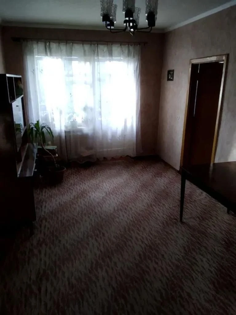 Продам 3-комн квартиру в районе Петровского просп.