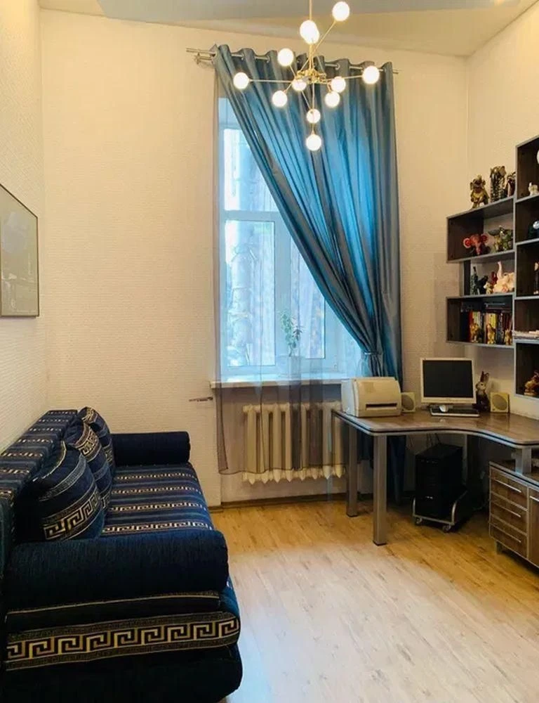 Продам 4-комн квартиру в районе Ленина ул.