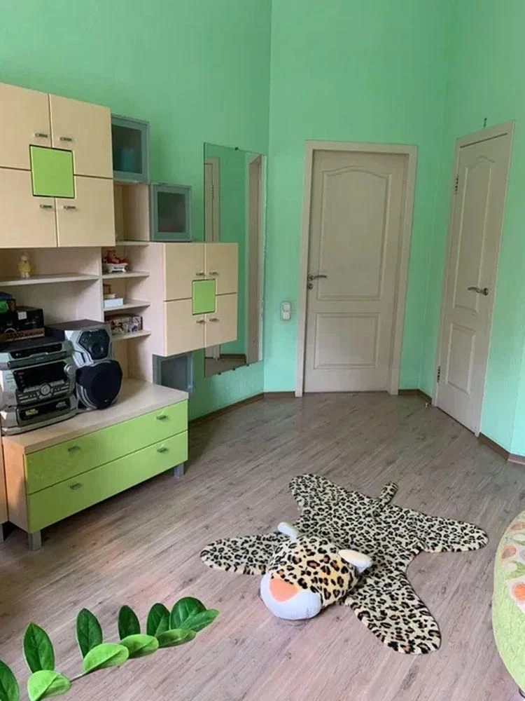 Продам 4-комн квартиру в районе Ленина ул.