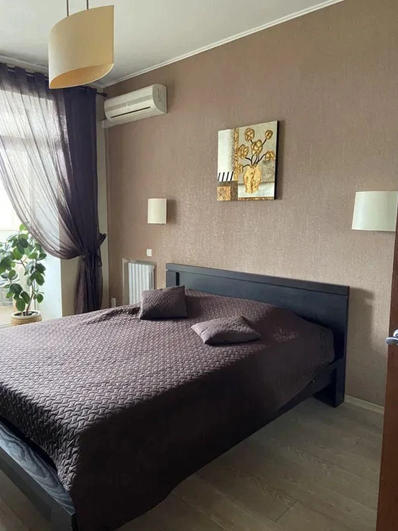Продам 3-комн квартиру в районе Суворова ул.