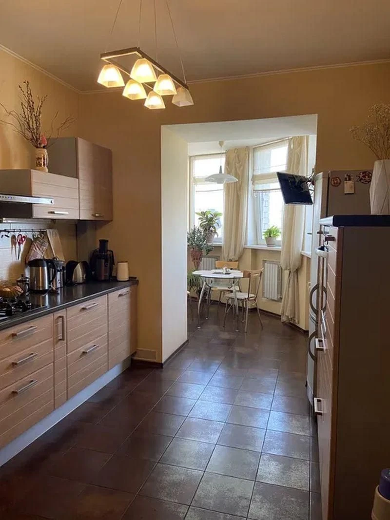Продам 3-комн квартиру в районе Суворова ул.