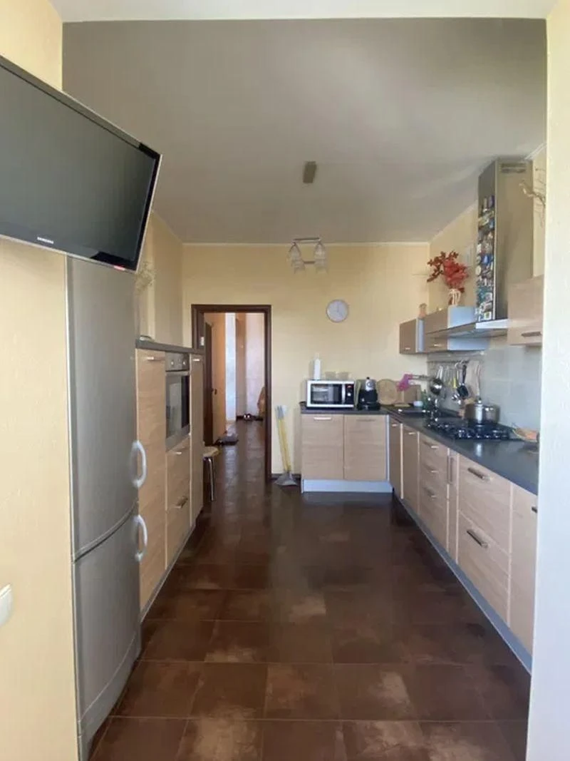 Продам 3-комн квартиру в районе Суворова ул.