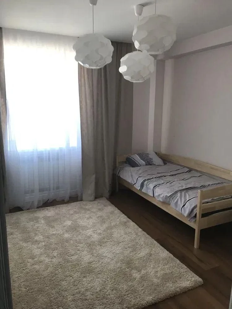 Продам 3-комн квартиру в районе Кирова просп.