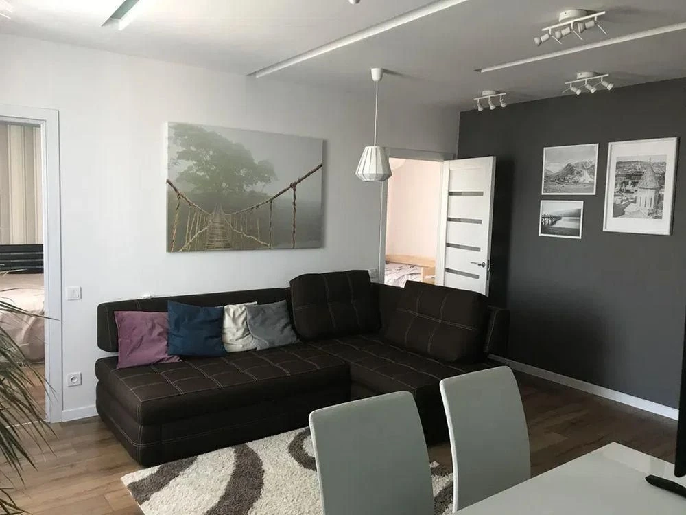 Продам 3-комн квартиру в районе Кирова просп.