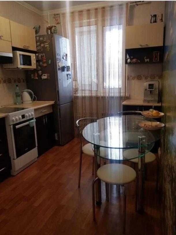 Срочно продам 1 ком в Индустриальном районе с мебелью и техн