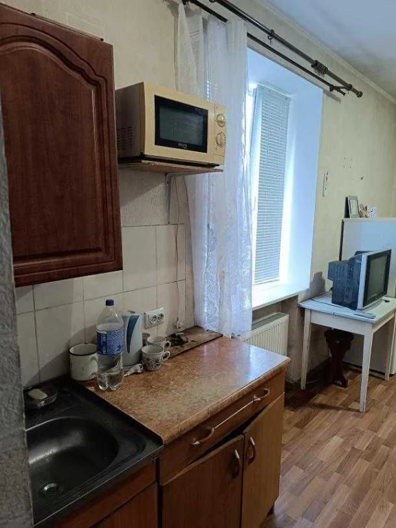 Продам гостинку, біля ТРЦ «Французький бульвар».