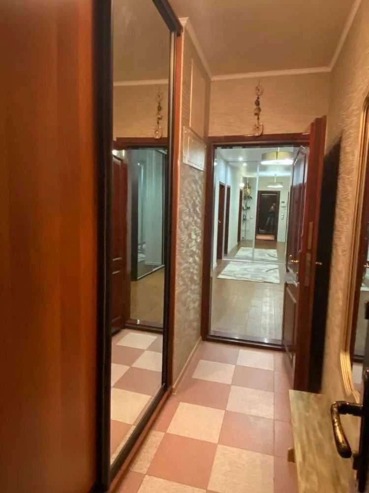 Gy Продам 4-кімнатну квартиру з капітальним ремонтом м. Пере