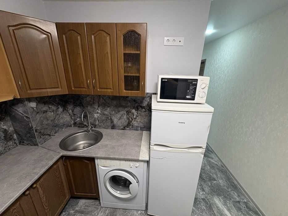 D1B Продам 1 комнатную квартиру в центре, проспект Науки 21