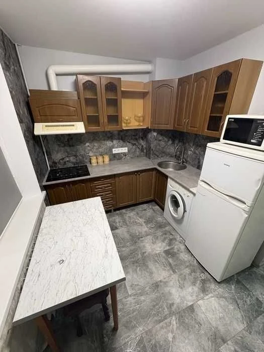 D1B Продам 1 комнатную квартиру в центре, проспект Науки 21