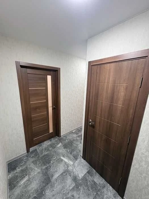 D1B Продам 1 комнатную квартиру в центре, проспект Науки 21