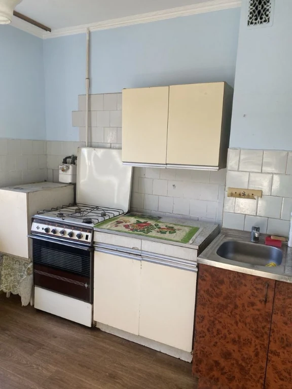 Продож 2 кімнатної квартири на Курсовій