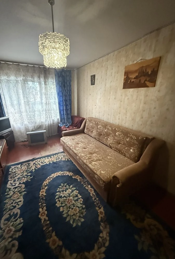 Продож 2 кімнатної квартири на Курсовій