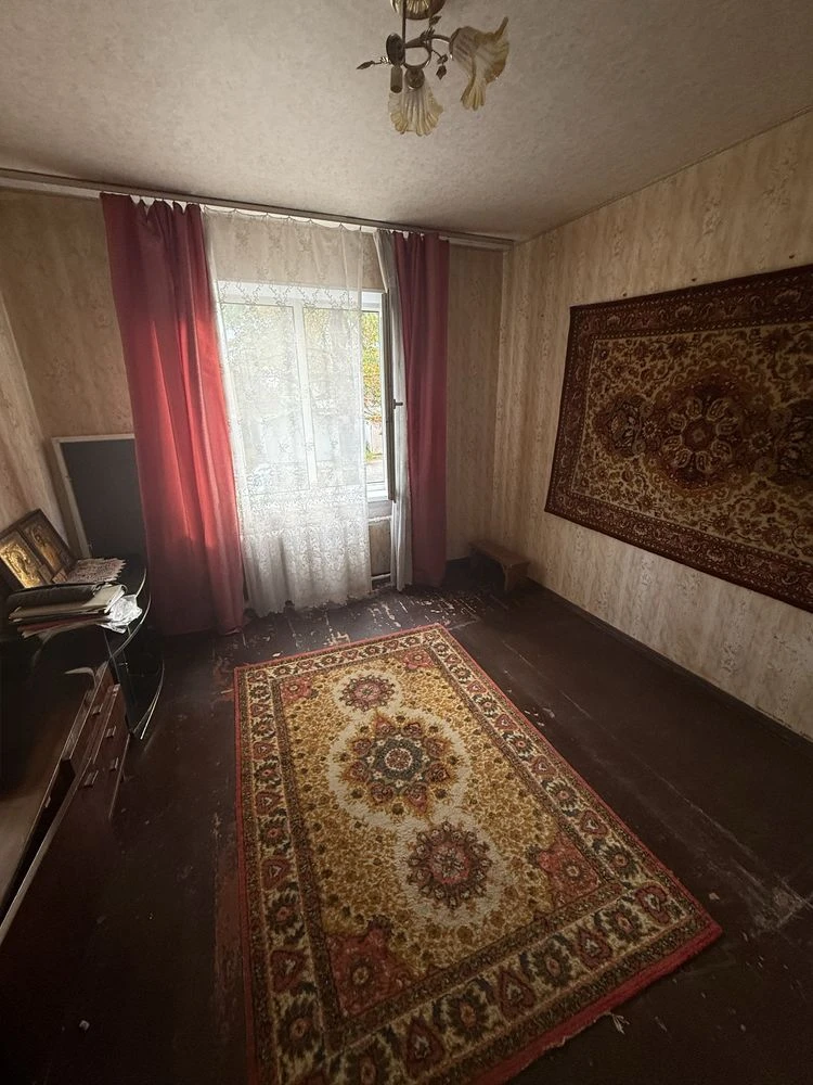 Продож 2 кімнатної квартири на Курсовій