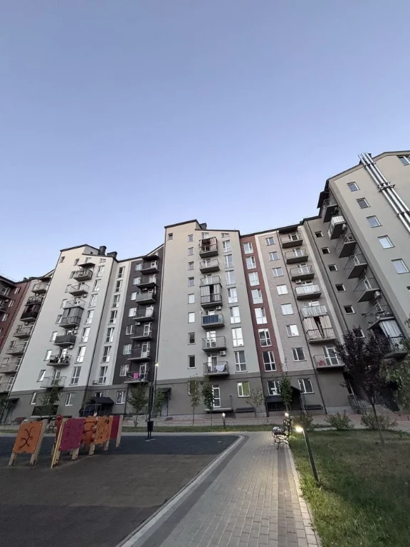 Продам 2хккв 71м з видом на озеро в ЖК Скандія!