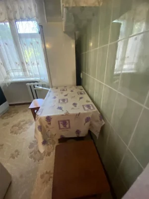 Продам 3-х кімнатну квартиру на 1 поверсі . Єоселя, ЄВідновл
