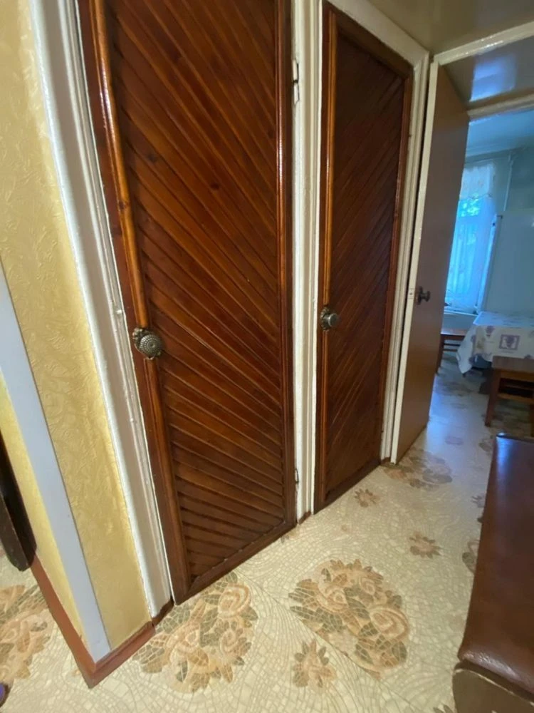Продам 3-х кімнатну квартиру на 1 поверсі . Єоселя, ЄВідновл