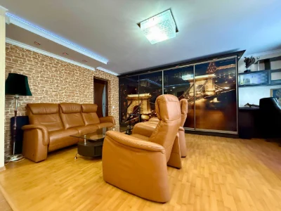 Продаж 2 кімнатної у центрі