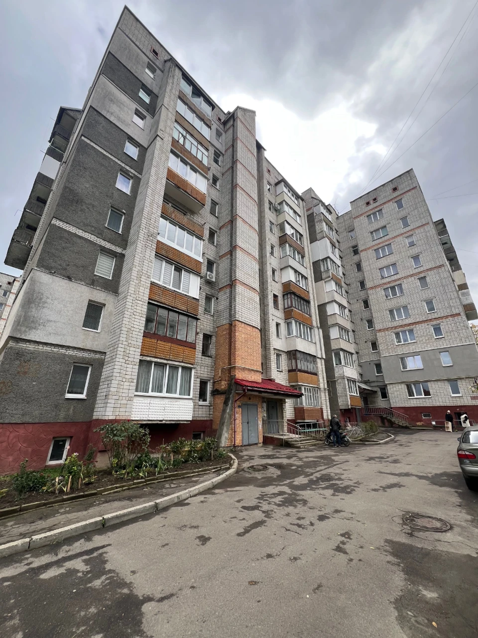 4-кімнатна квартира 74,6 м² у Трускавці, вул. Стебницька. Бе