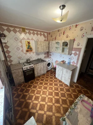 4-кімнатна квартира 74,6 м² у Трускавці, вул. Стебницька. Бе