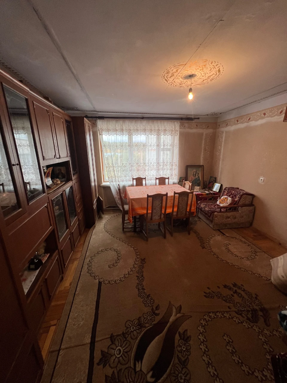 4-кімнатна квартира 74,6 м² у Трускавці, вул. Стебницька. Бе