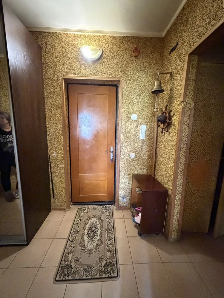 Продається 2 кімнатна квартира на 4 поверсі