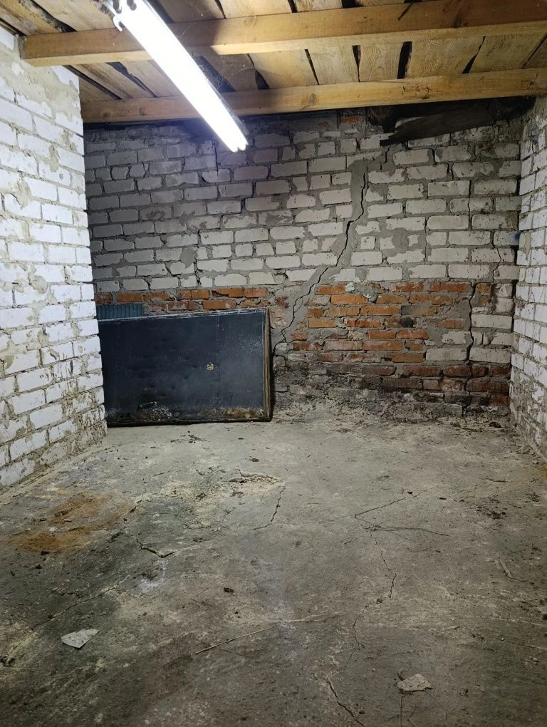 Продам гараж з кімнатою