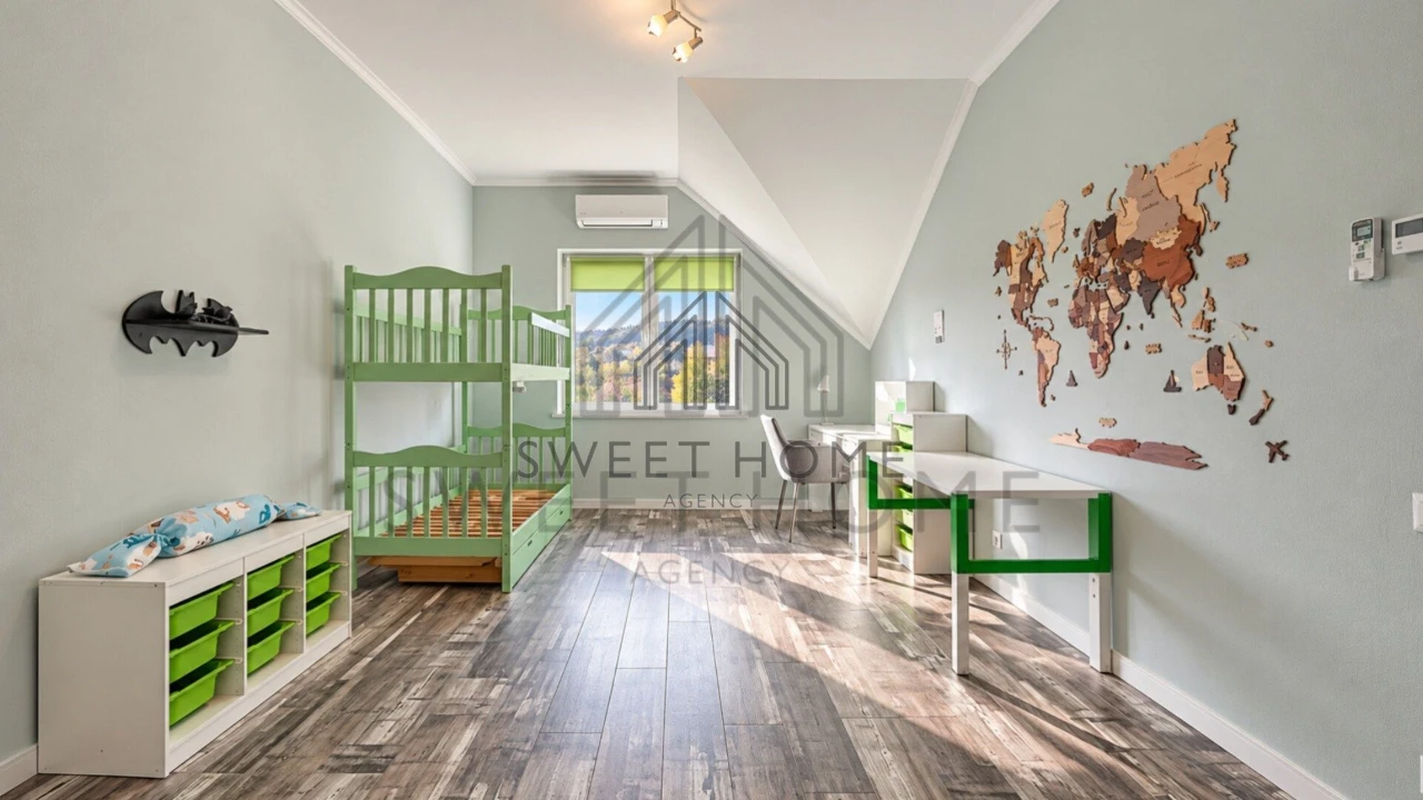 Продаж великого таунхаусу 165м² з ділянкою 2.5 сотки в Ірпін