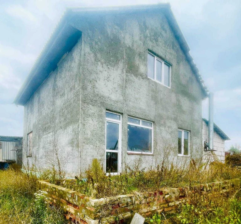 Продам 2х эт дом (недострой) в тихом районе Дергачей, 7 км о