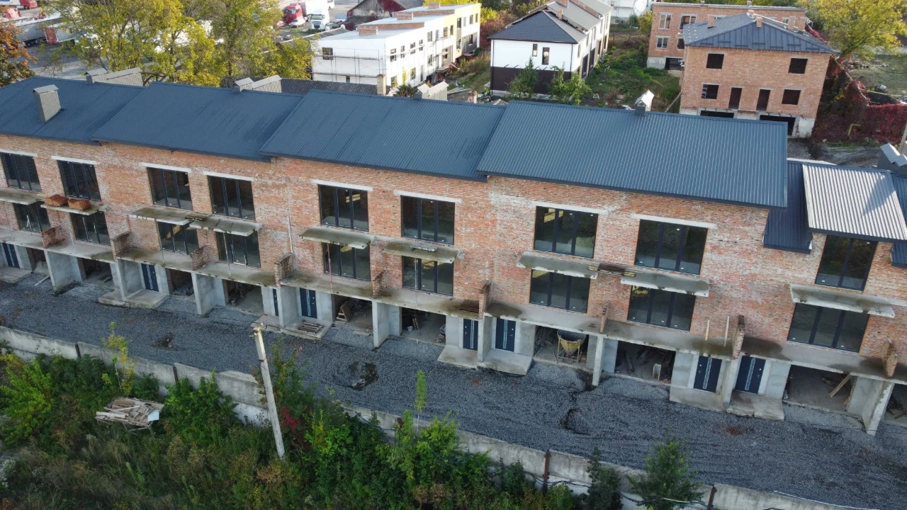 Продаж таунхаусів на мікрорайоні Жовтневий біля Сільпо!