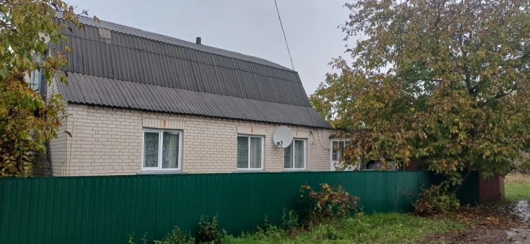 Продам  будинок з земельною ділянкою і гаражем. Чернігівська