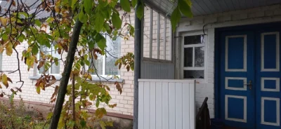 Продам  будинок з земельною ділянкою і гаражем. Чернігівська