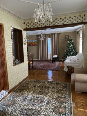 Продається просторий  2 поверховий будинок 160 кв.м. 31 сотк
