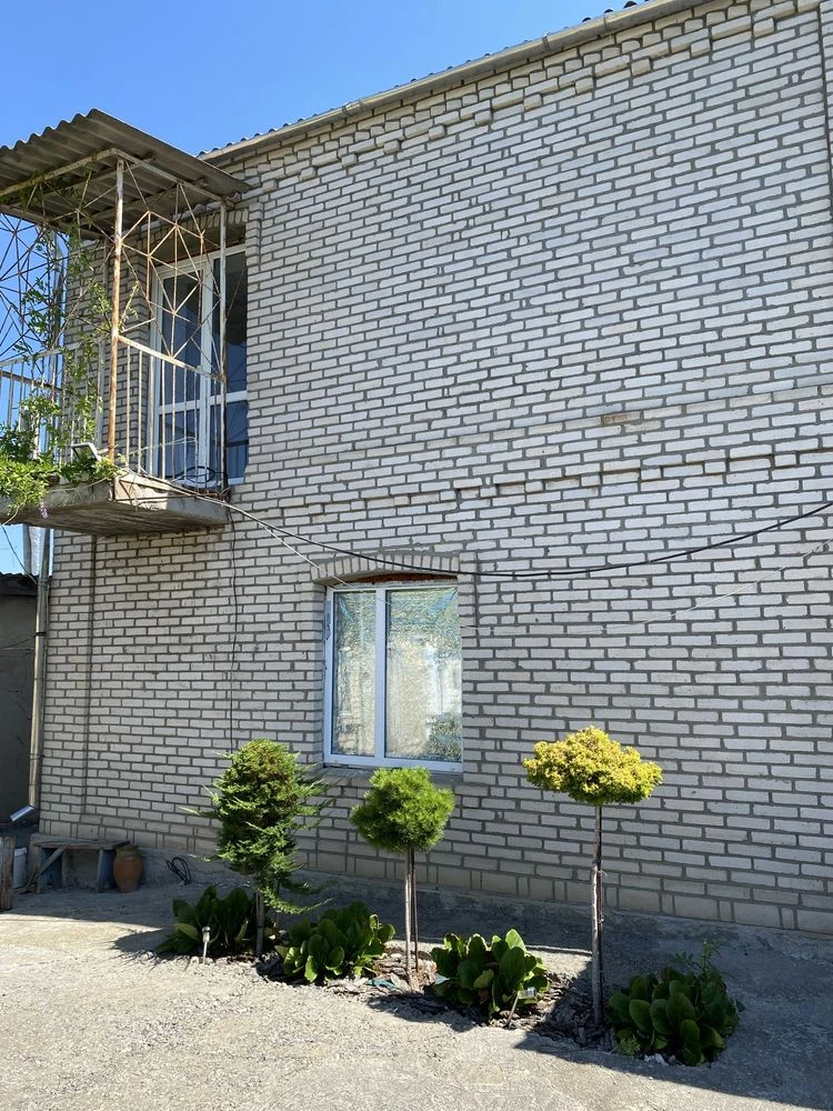 Продається просторий  2 поверховий будинок 160 кв.м. 31 сотк