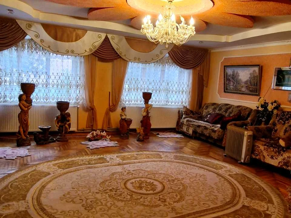Будинок. Хмельницький, Баюна