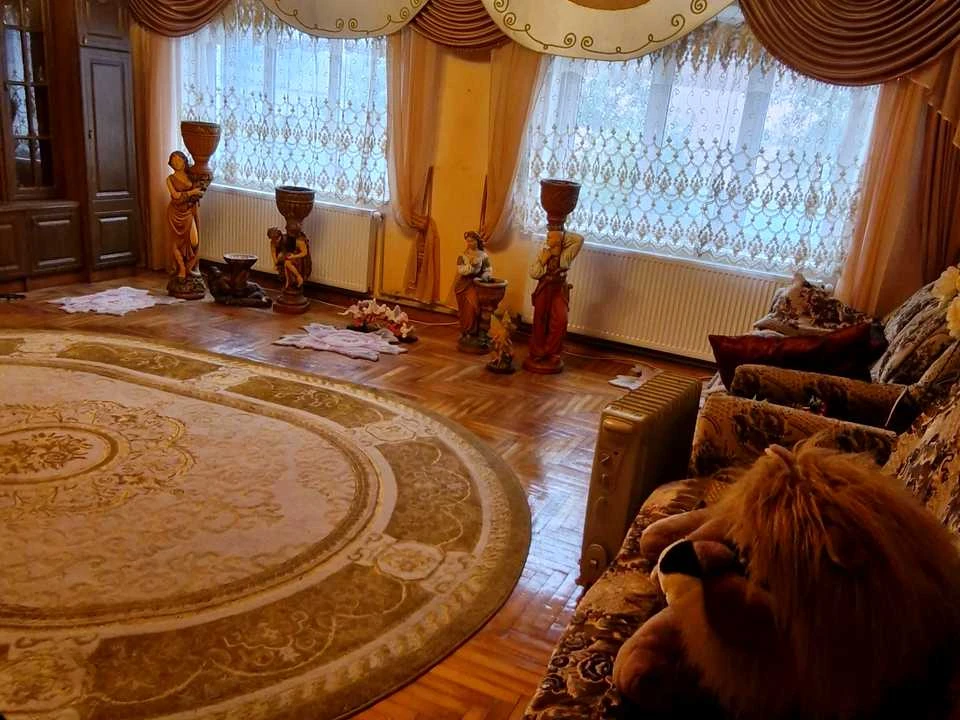 Будинок. Хмельницький, Баюна