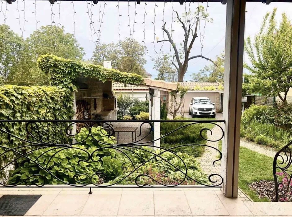 I will sell a house near the sea, park and fountain!