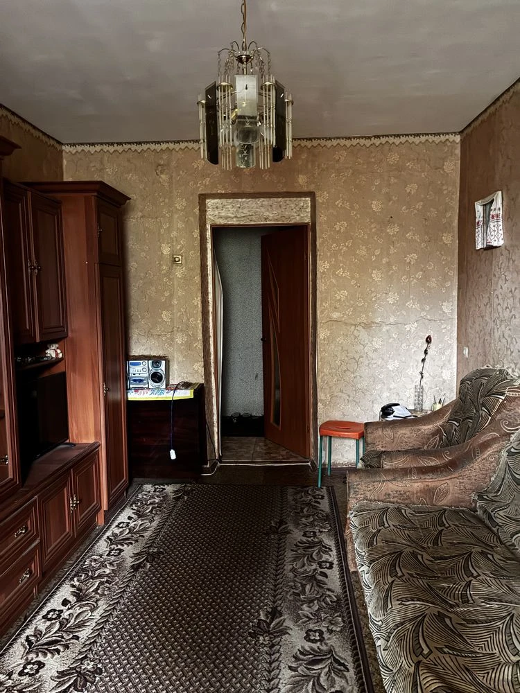 Продам 2 кімнатну квартиру на 2 поверсі цегляного будинку