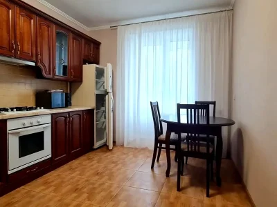 Оренда квартири 3-кімн. 94 м² 5/11 пов.