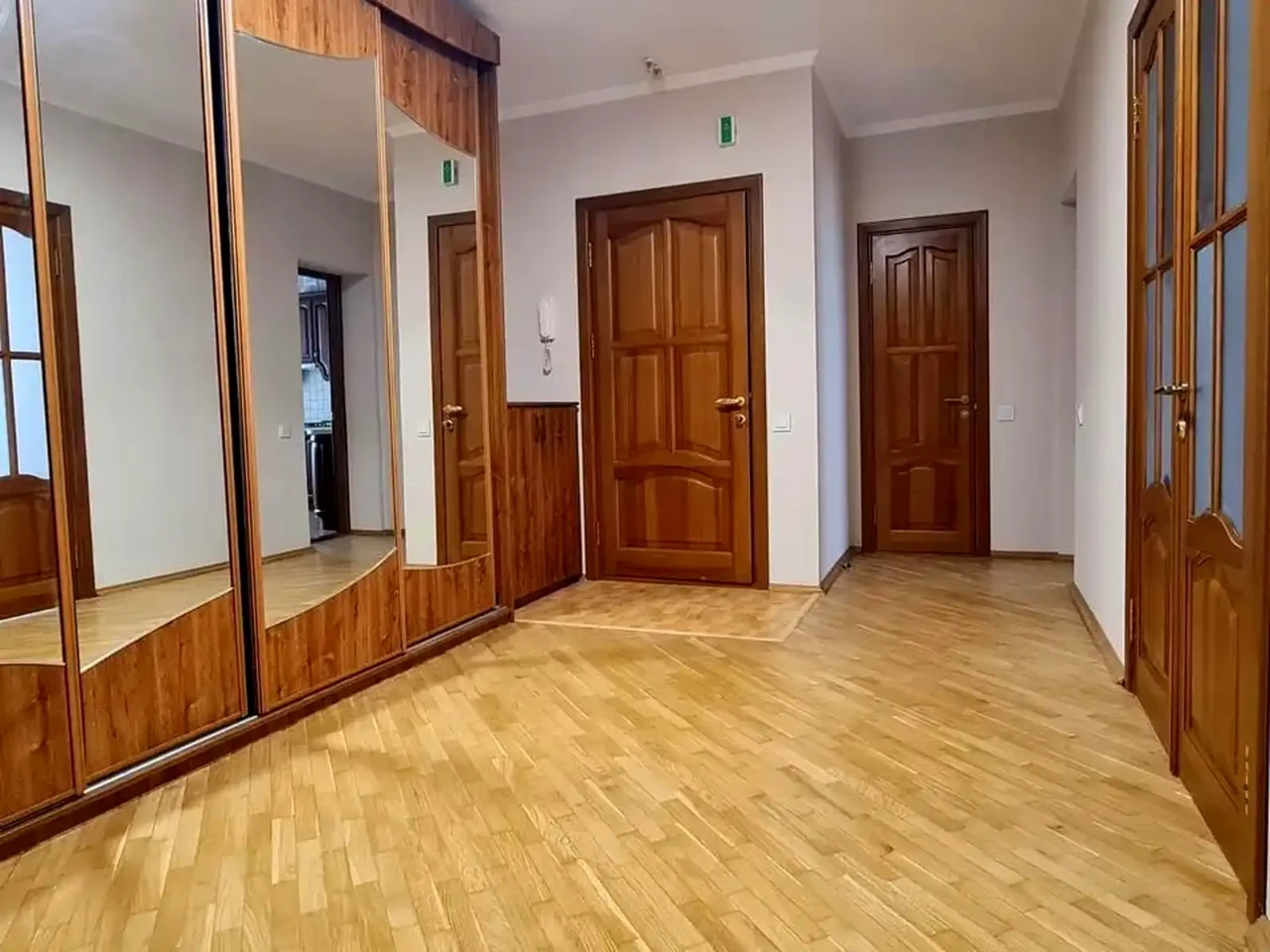 Оренда квартири 3-кімн. 94 м² 5/11 пов.