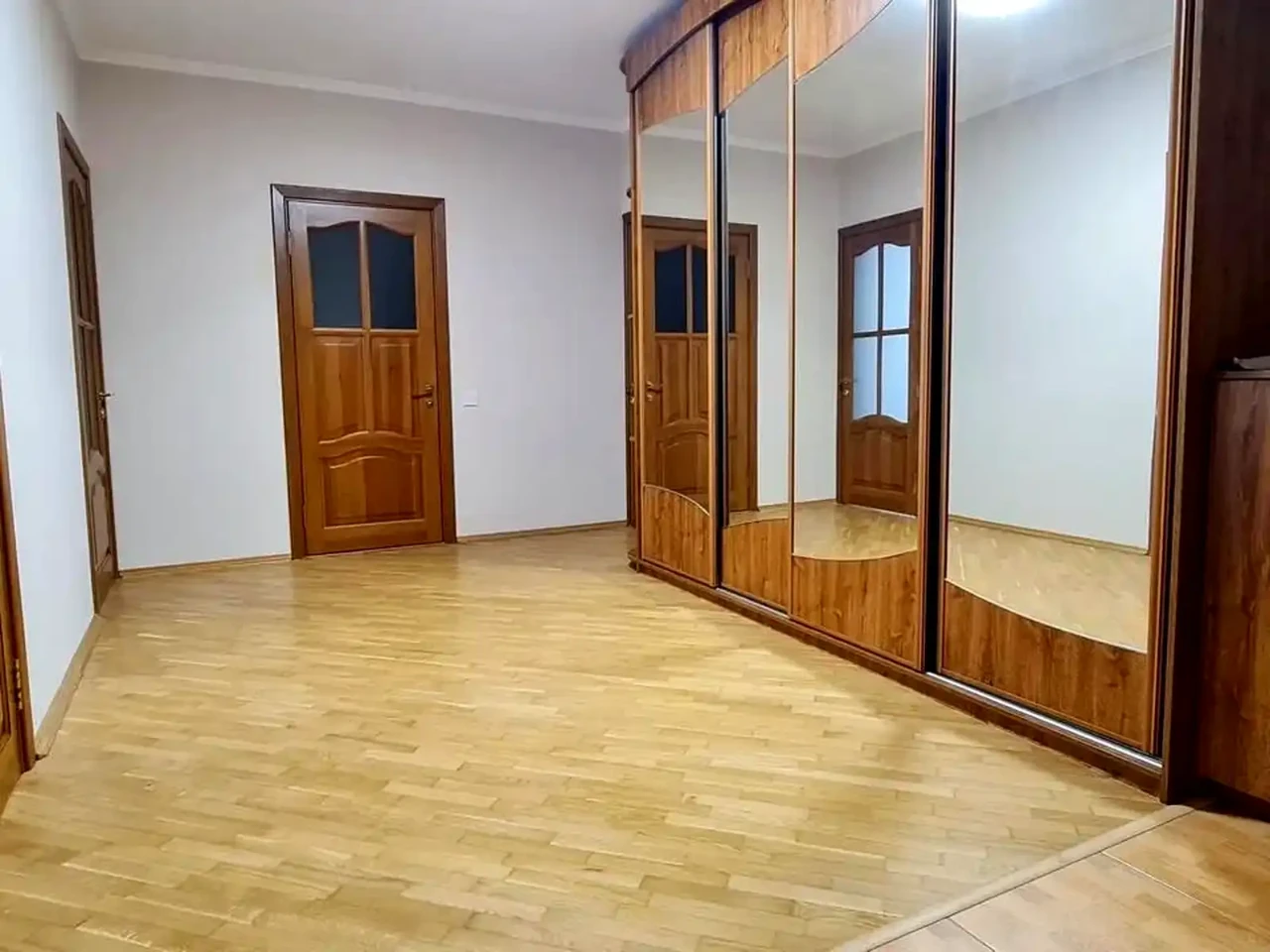Оренда квартири 3-кімн. 94 м² 5/11 пов.