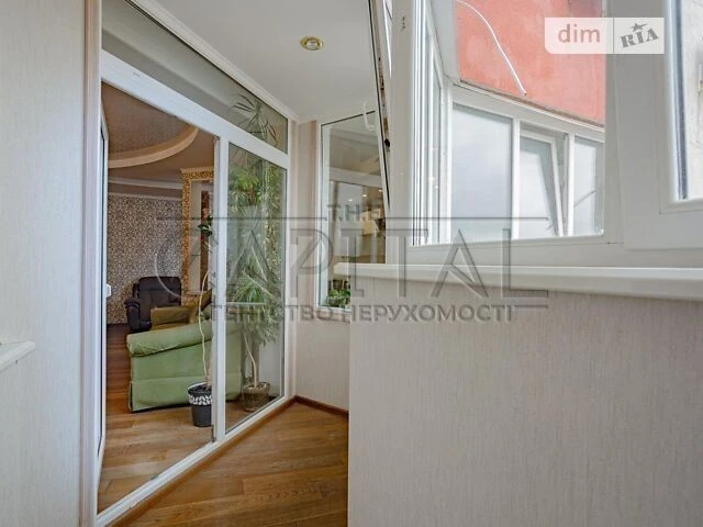 Spacious 5-room penthouse with designer renovation in a residential complex