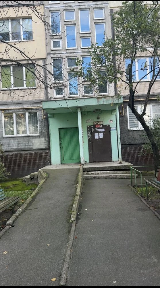 Продаётся 2-комнатная квартира на Березняках.