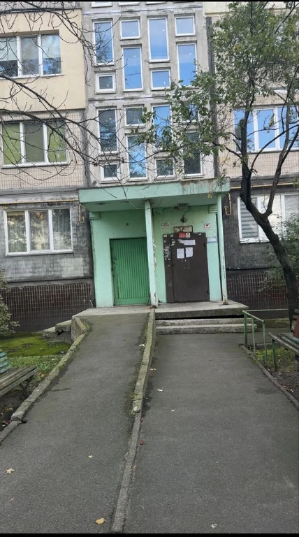 Продаётся 2-комнатная квартира на Березняках.