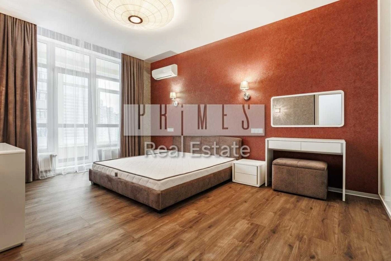 Продаж затишної та стильної 3-к квартири площею 136.5 кв.м.