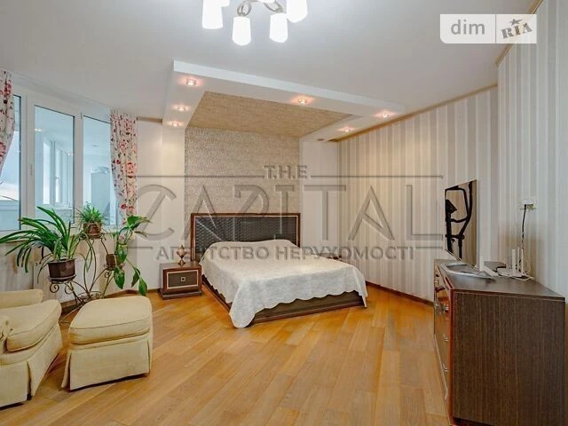 Spacious 5-room penthouse with designer renovation in a residential complex